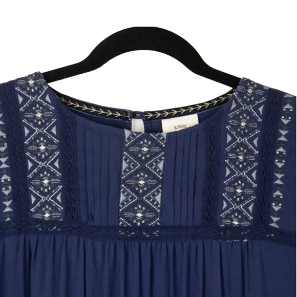 Knox Rose boho embroidered navy tunic top. Size M - Picture 2 of 5
